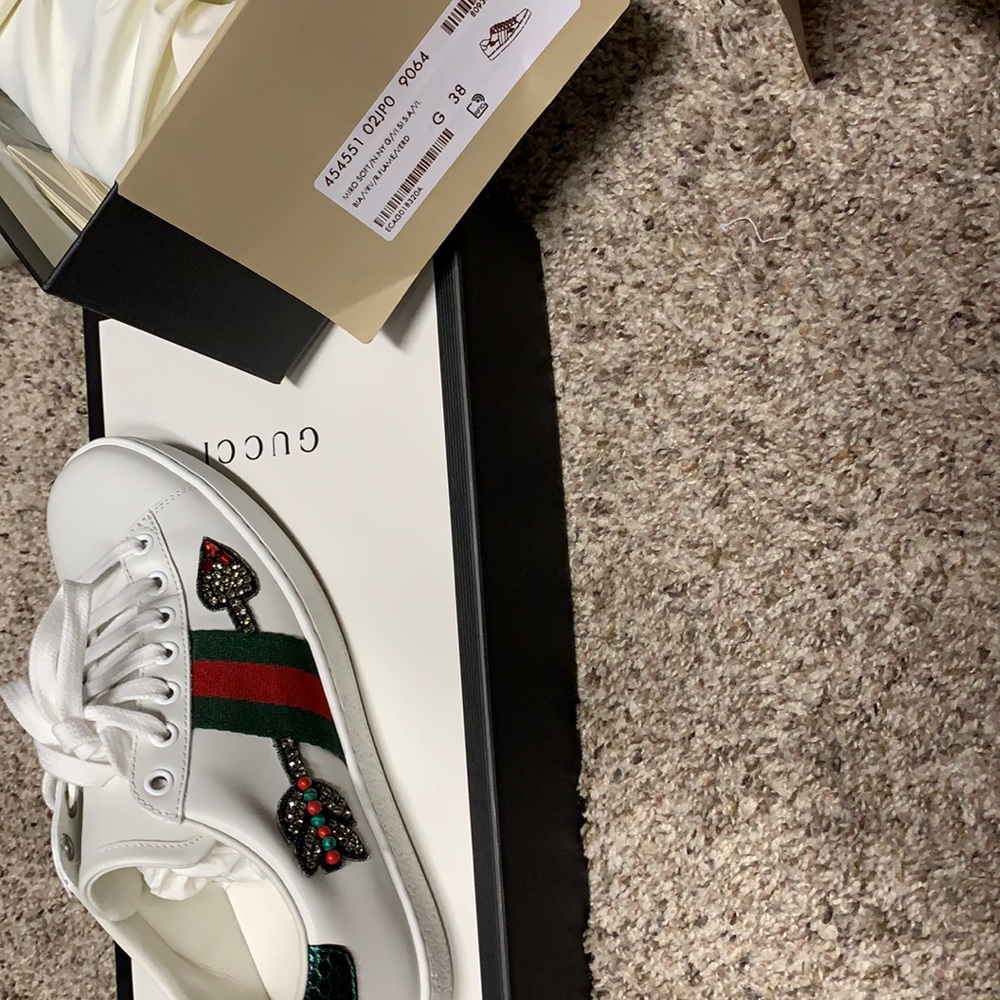 Gucci shoes barely worn like new